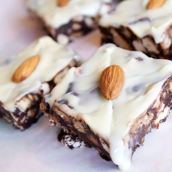 Chocolate Lovers Crunchy Marble Brownie