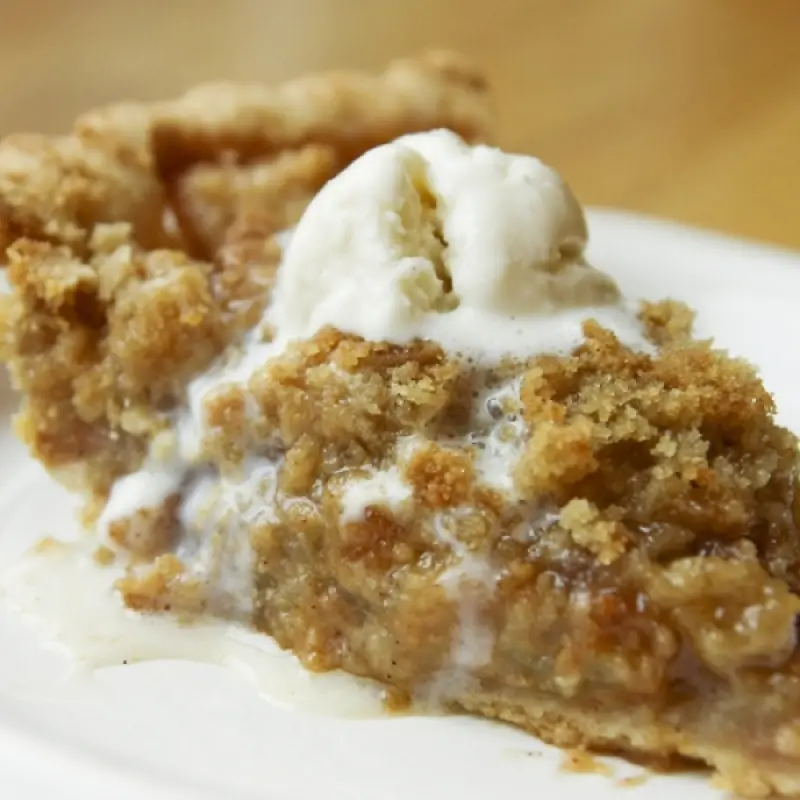 Cinnamon Crumble Apple Pie