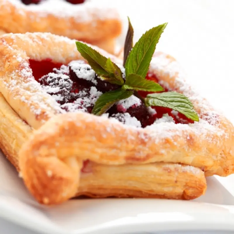 Puff Pastries with Pastry Cream and Fruit Compote