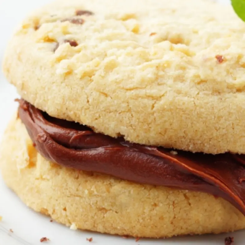 Shortbread Cookies With Nutella Filling