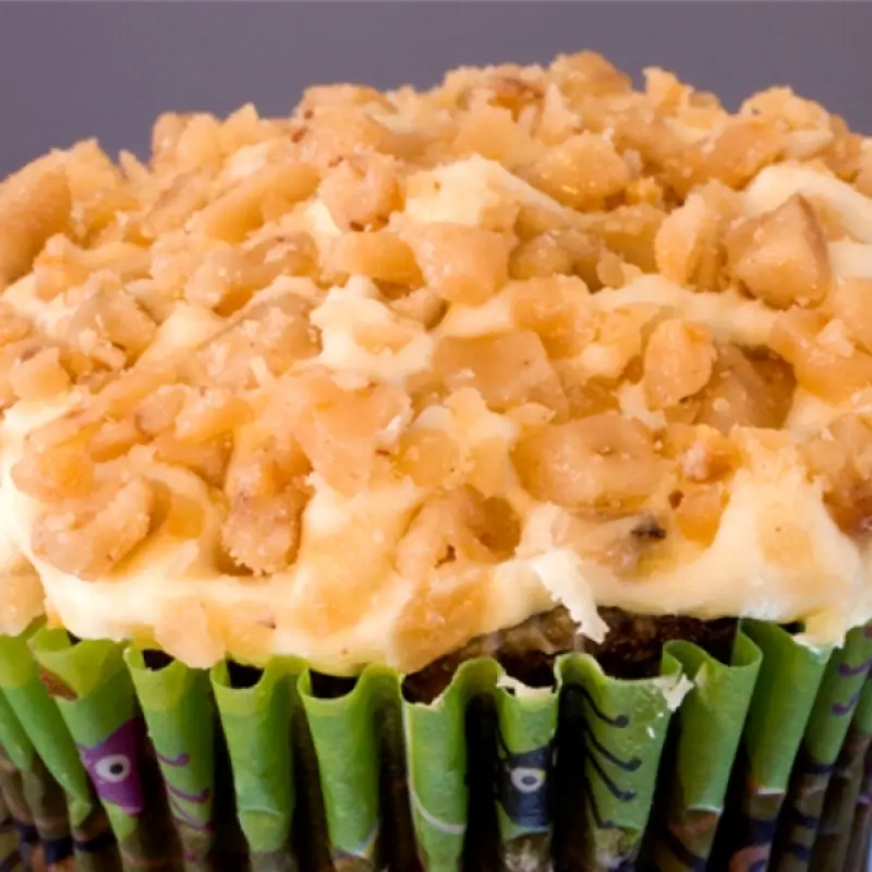 Creamy Peanut Butter Chocolate Cupcake