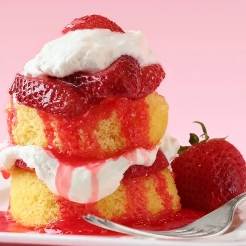 Mini Sponge Cakes With Strawberries and Cream.