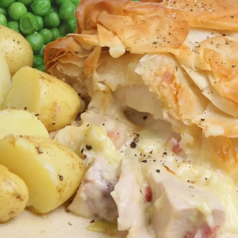 Flaky Crust Creamy Chicken Pie