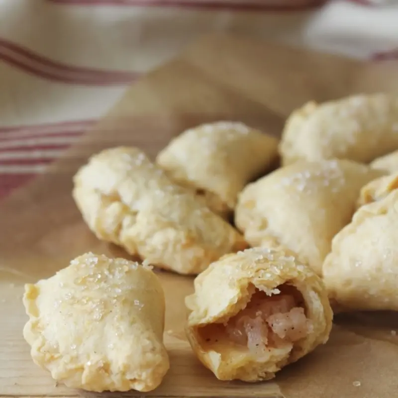Apple White Cheddar Cheese Pops