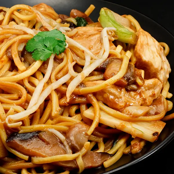 Easy Chicken and Mushroom Chow Mein